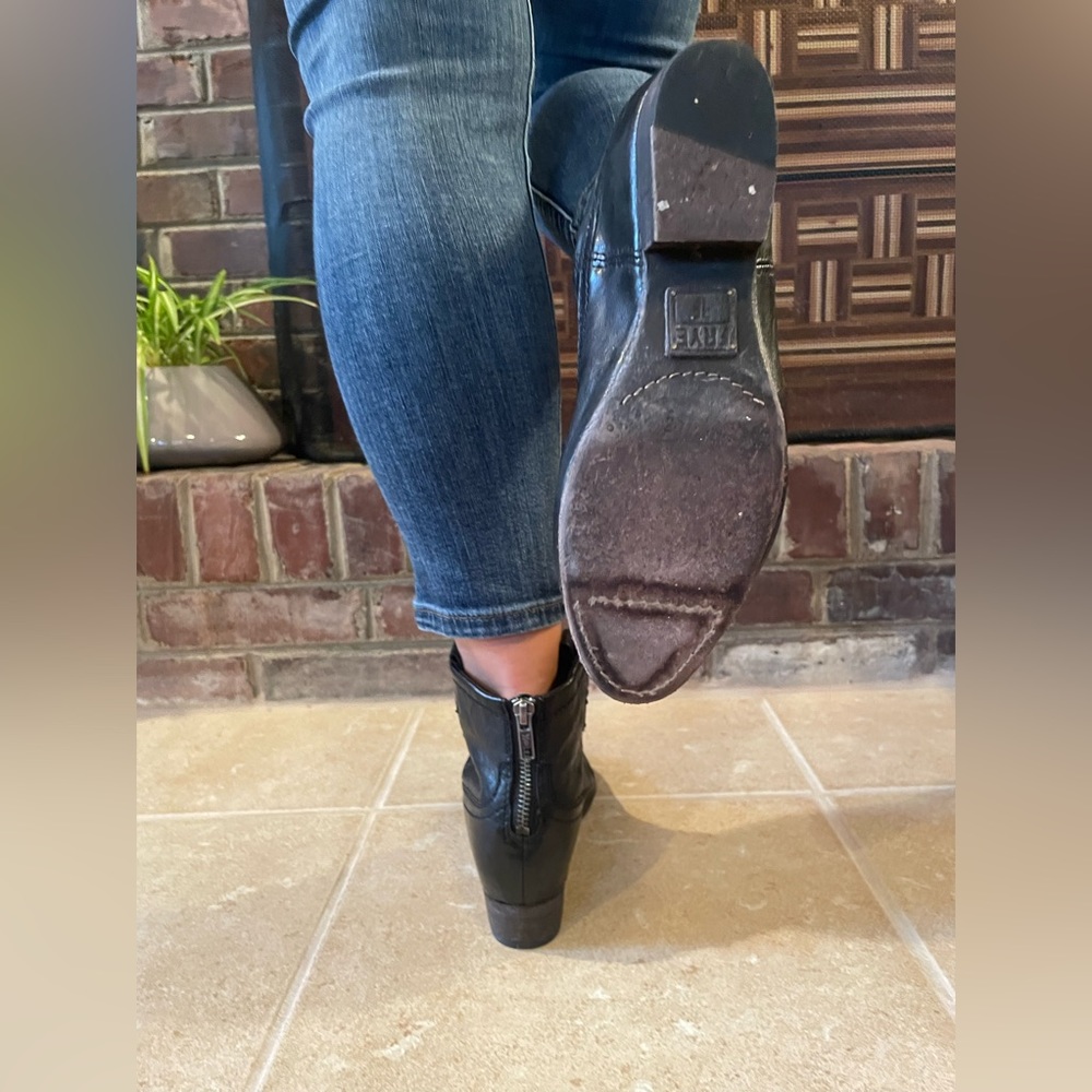 Frye Black leather Ankle Booties with lift insole. Size 7. Like new condition - Picture 7 of 9